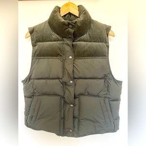 American Eagle Olive Green Puffer Vest 2018 Women’s Large Corduroy Detail